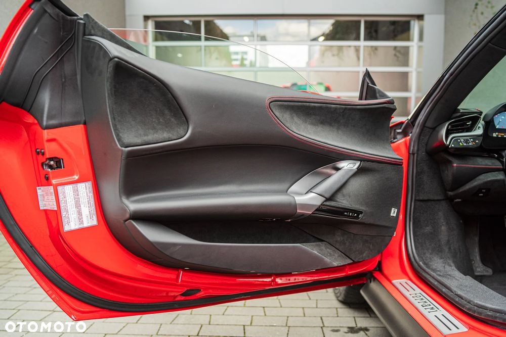 Ferrari SF90 Spider - 14