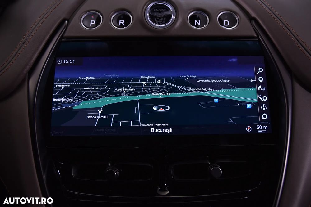 Aston Martin DBX - 25