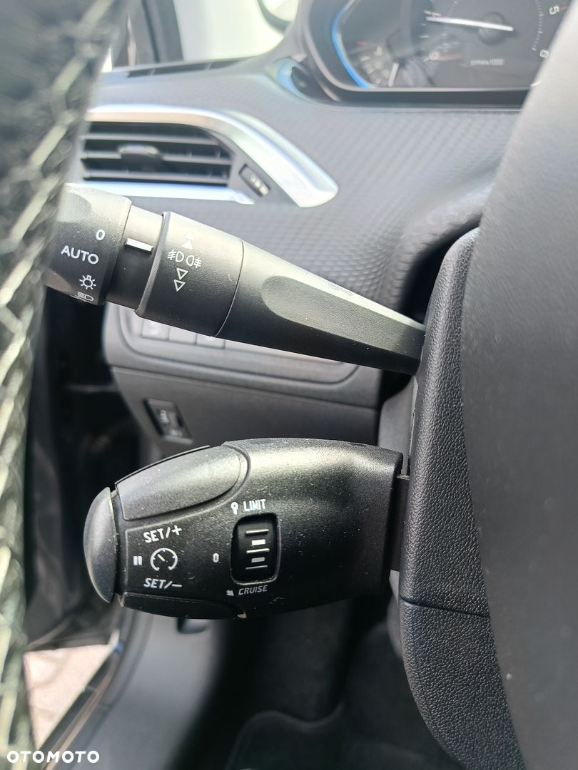 Peugeot 2008 1.5 BlueHDi Allure - 15