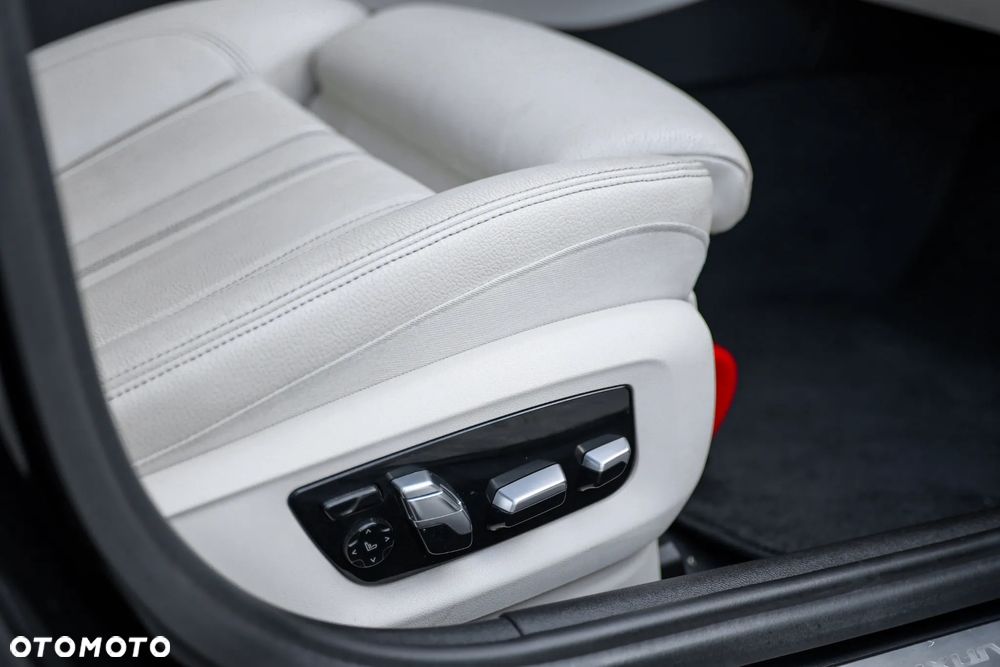 BMW Seria 5 520d xDrive Luxury Line - 26