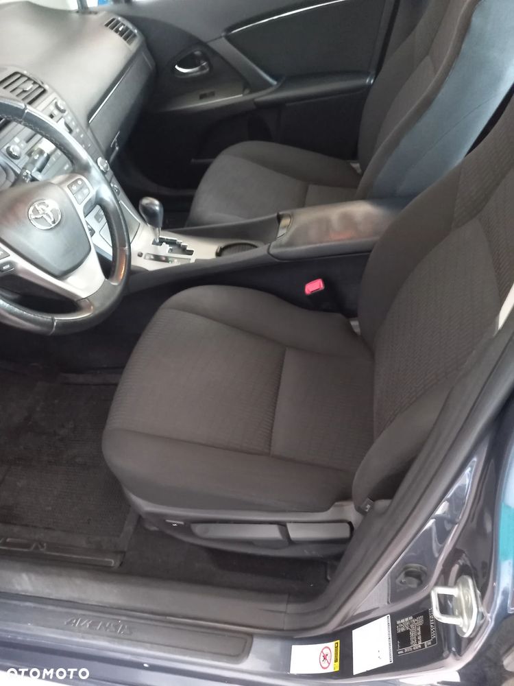 Toyota Avensis - 16