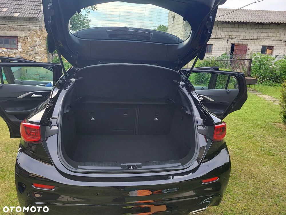 Infiniti Q30 1.5d - 12