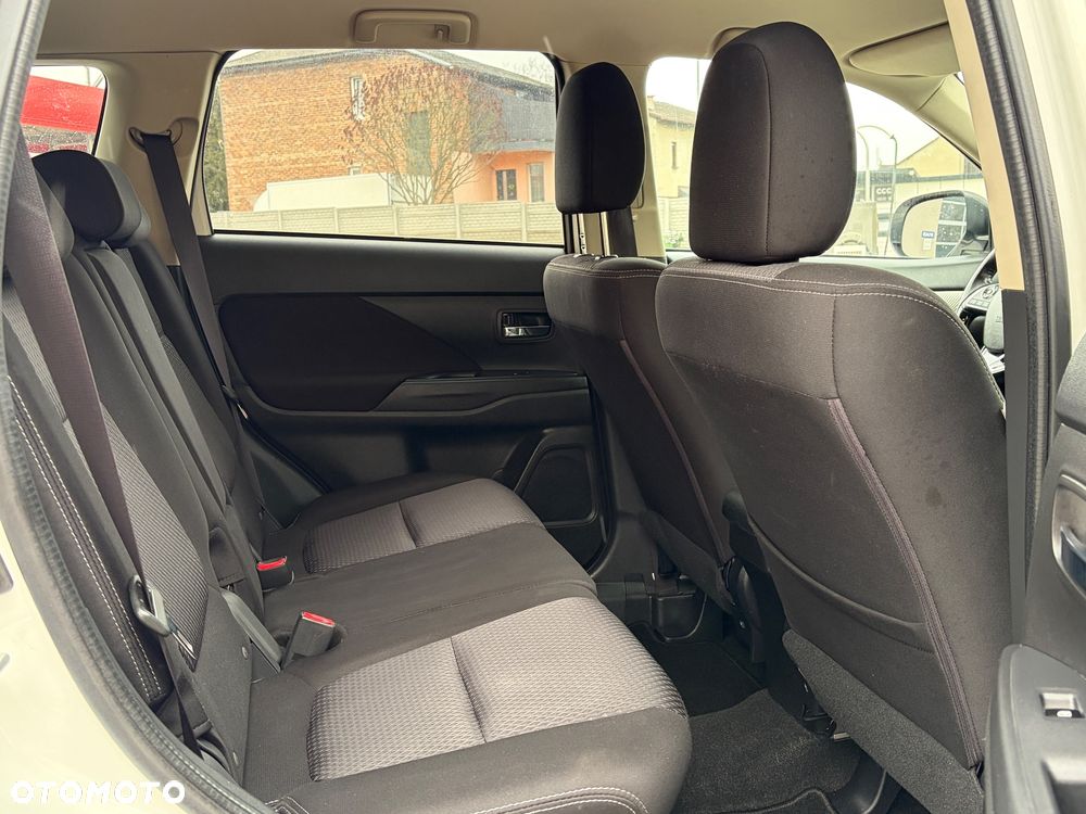 Mitsubishi Outlander 2.0 2WD Invite - 15