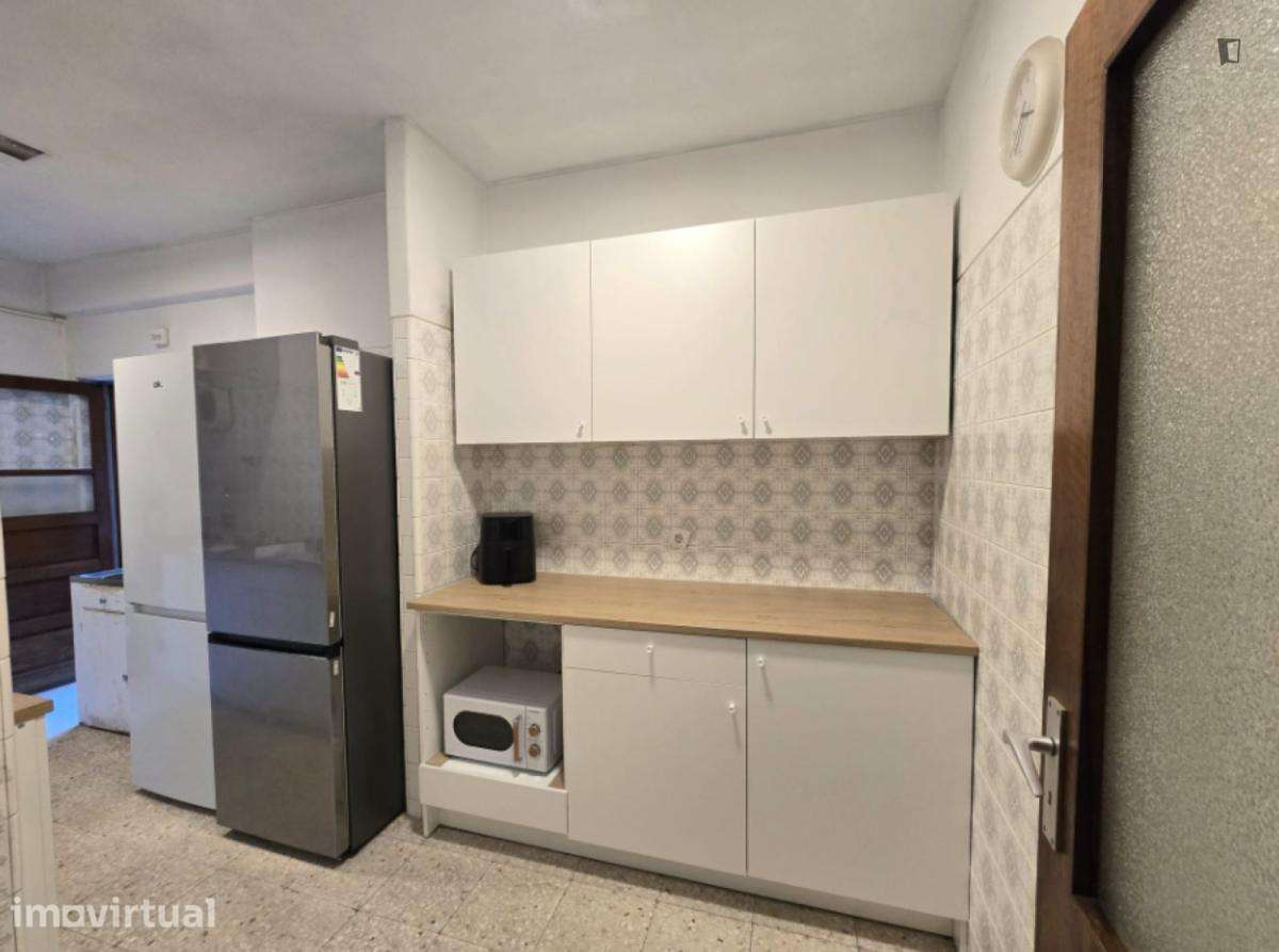 Quarto - localizado em Guimaraes - Grande imagem: 4/14
