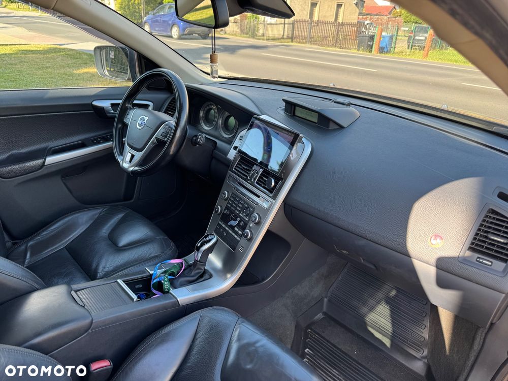 Volvo XC 60 D5 AWD Momentum - 18
