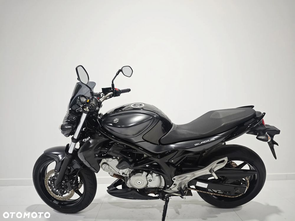 Suzuki Gladius - 4