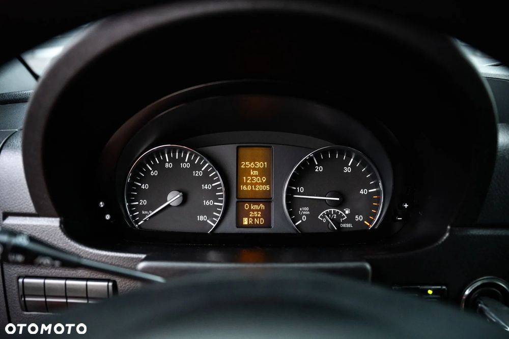 Mercedes-Benz Sprinter - 15