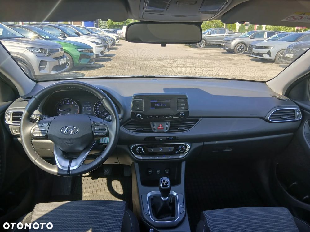 Hyundai i30 1.5 DPI Classic + - 5