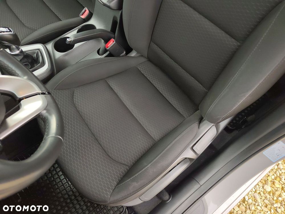 Hyundai Elantra 1.6 Comfort - 12