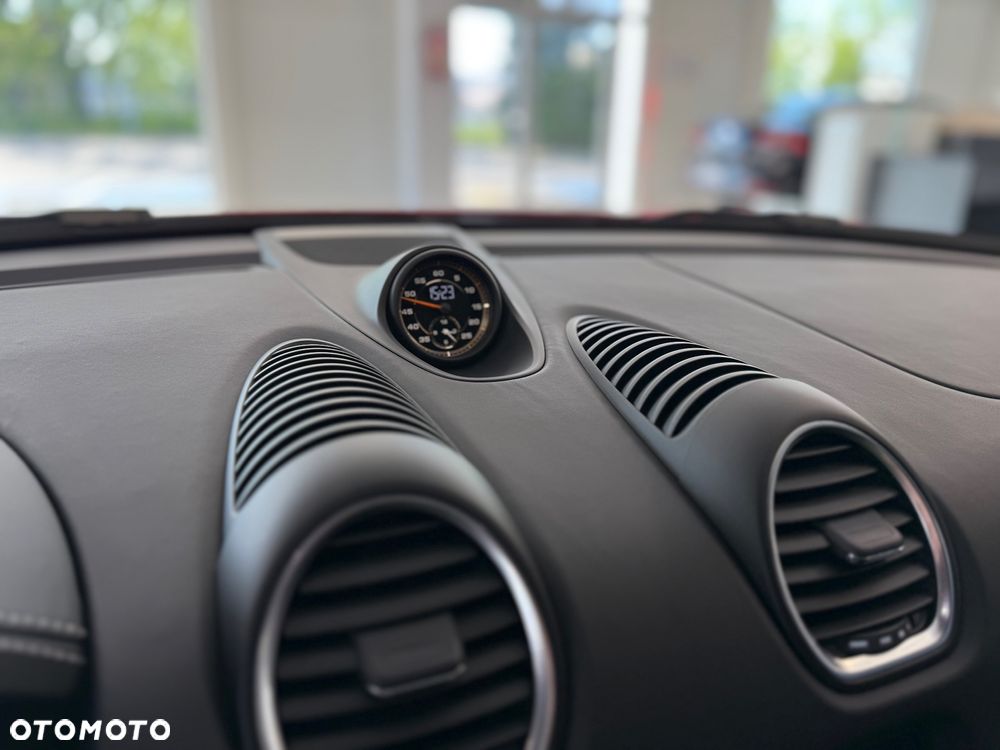 Porsche 718 Cayman - 18