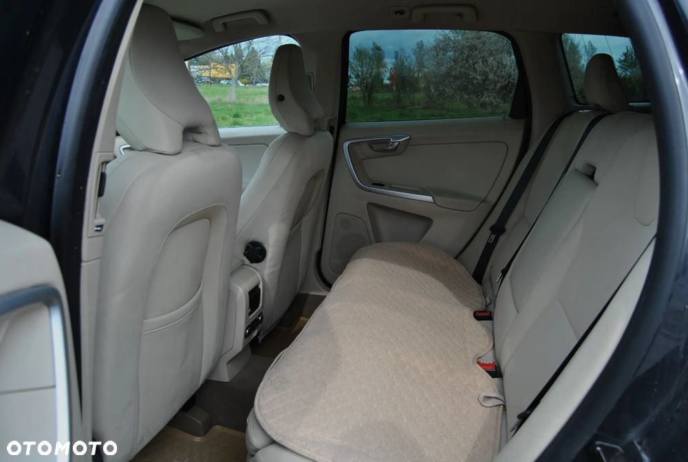 Volvo XC 60 D5 AWD Momentum - 6