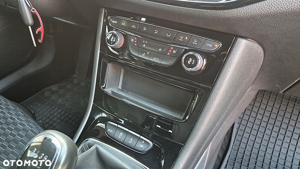 Opel Astra 1.6 T Dynamic S&S - 20