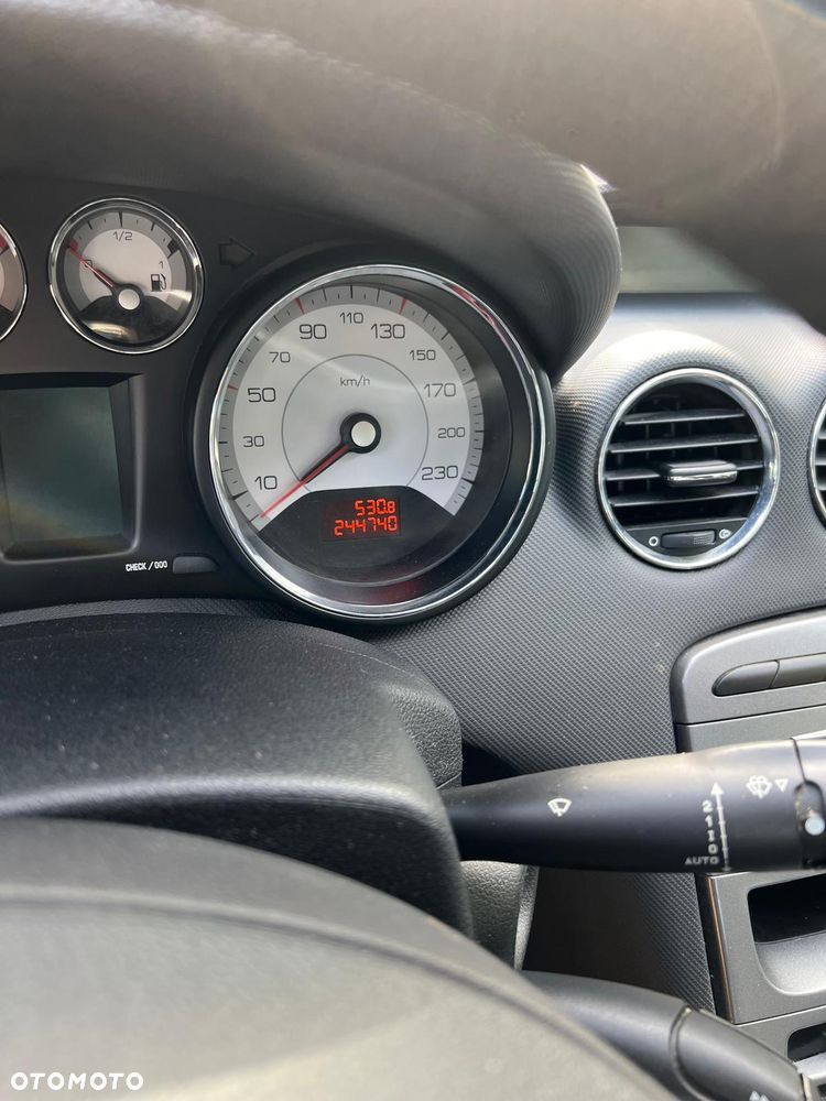 Peugeot 308 2008 photo 4