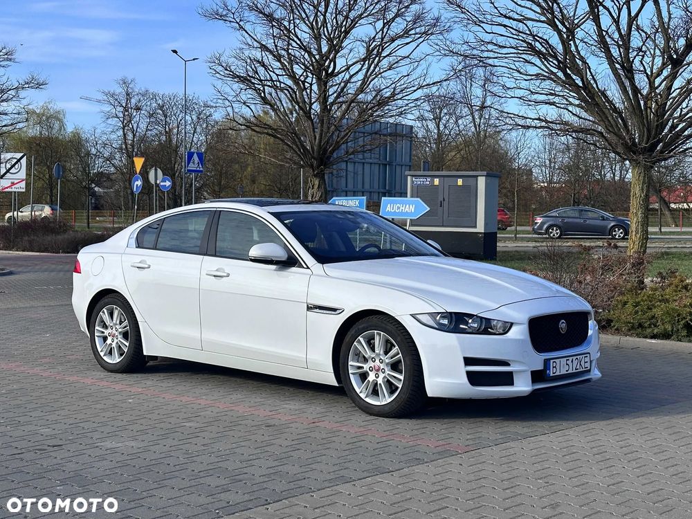 Jaguar XE - 1