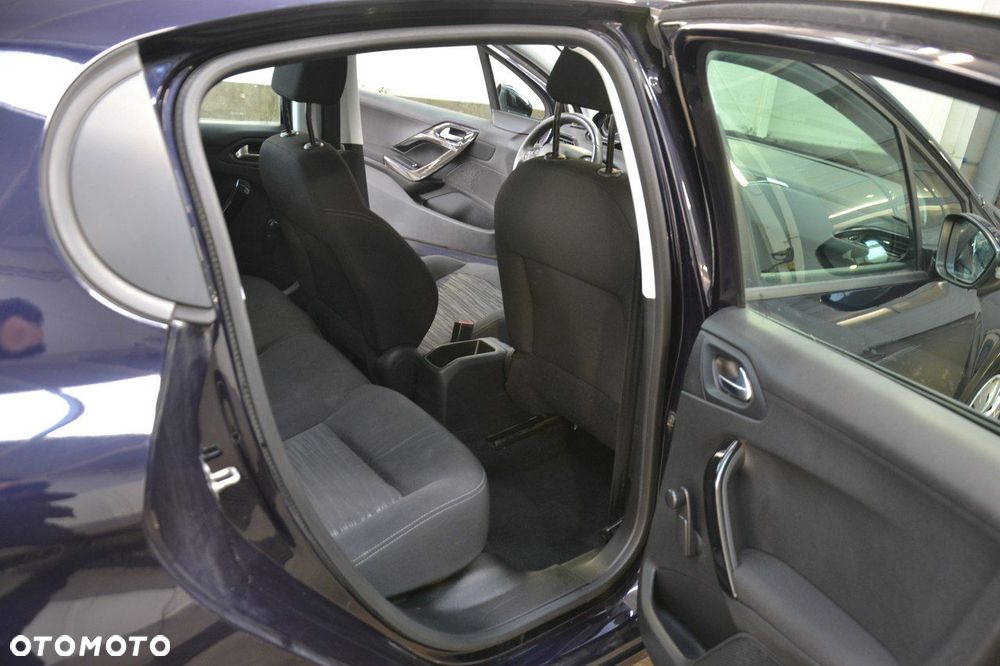 Peugeot 208 - 26