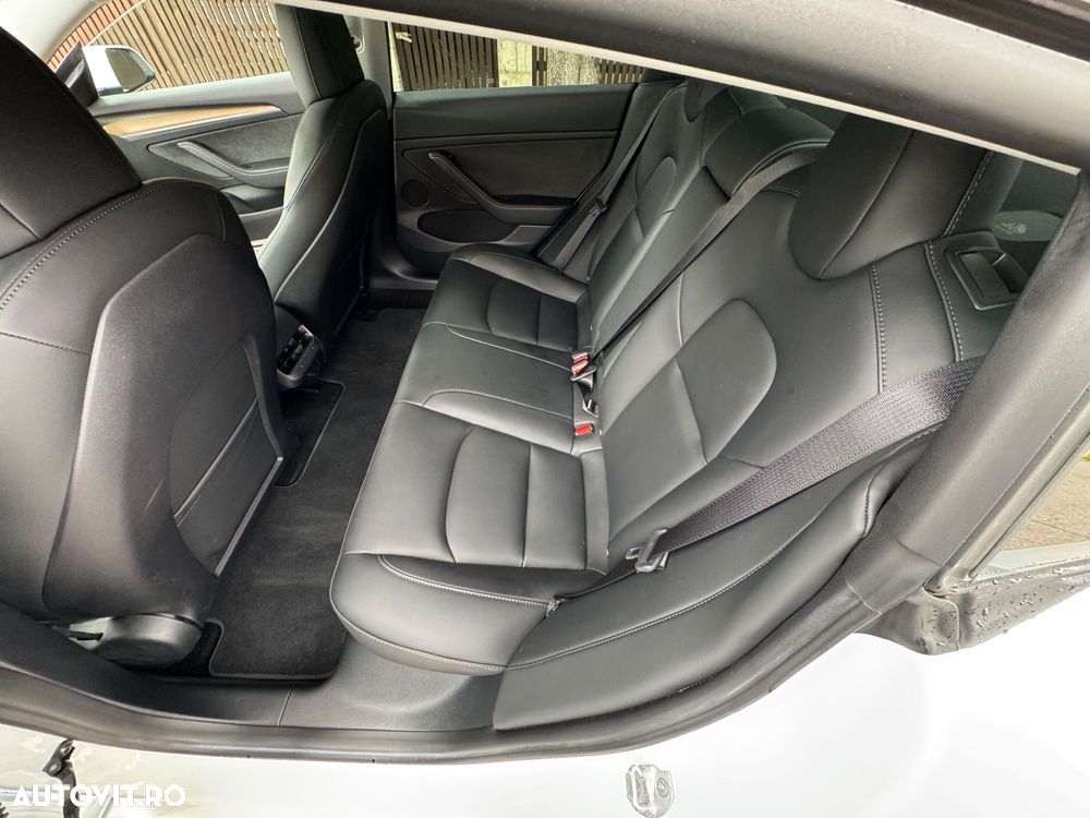 Tesla Model 3 - 6
