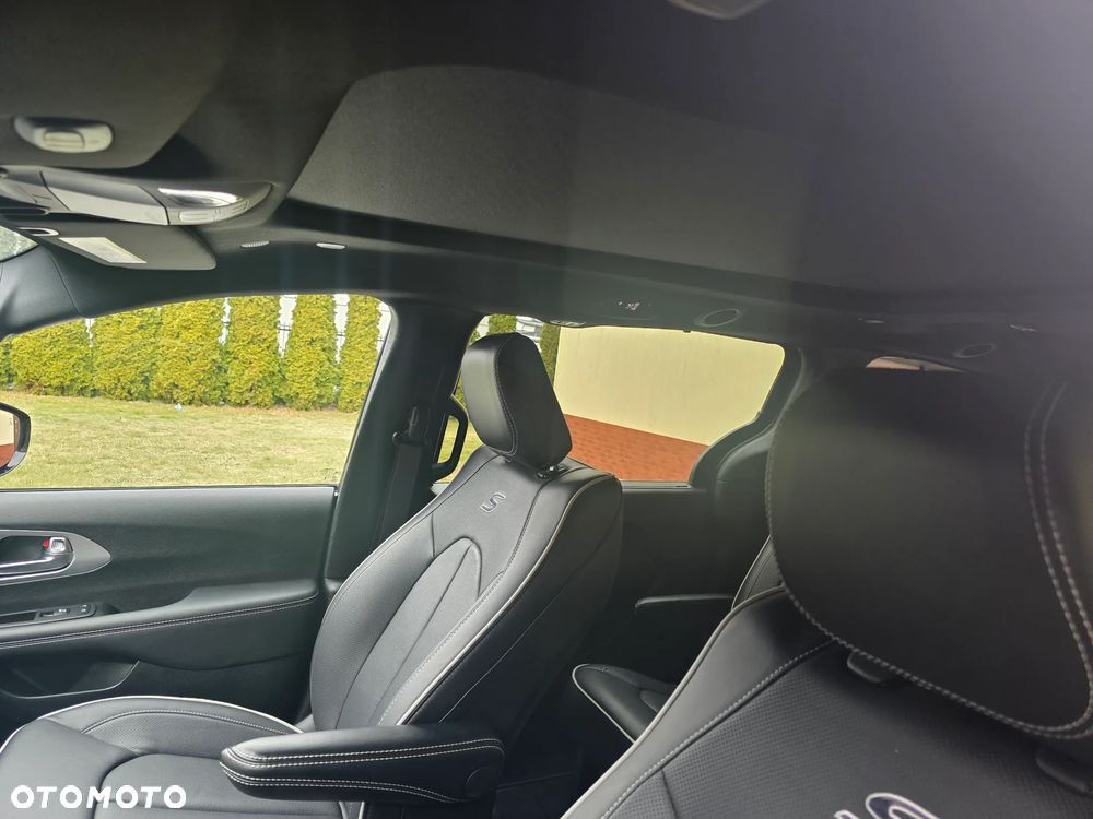 Chrysler Pacifica - 13