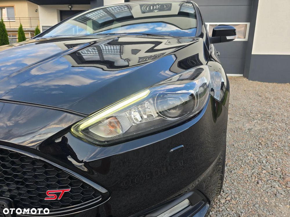 Ford Focus 2.0 EcoBoost ST mit Leder-Exclusiv-Paket - 16