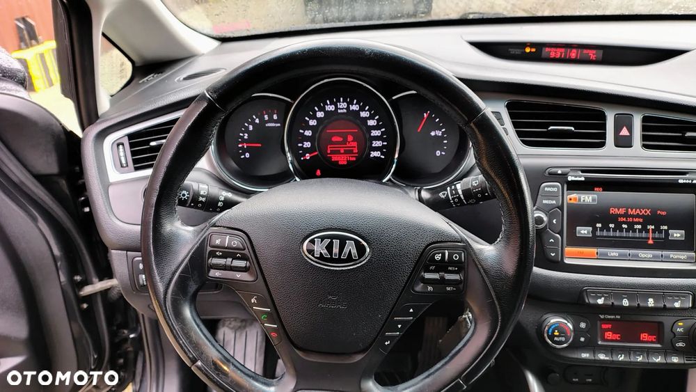 Kia Ceed 1.6 CRDi 128 Dream Team Edition - 14