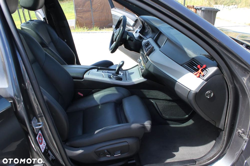 BMW Seria 5 525d xDrive Sport-Aut - 23