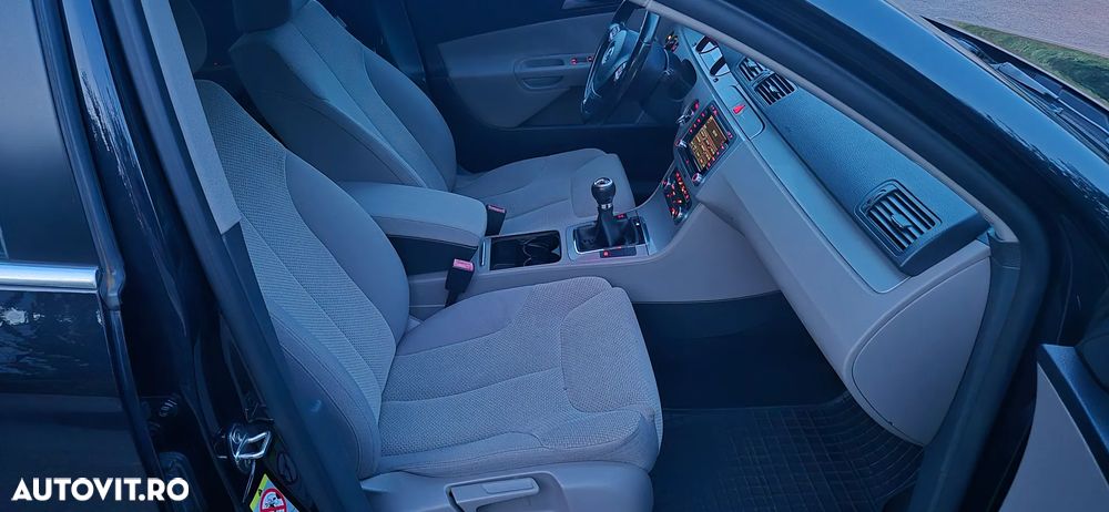 Volkswagen Passat 2.0 TDI DPF Blue TDI Highline - 14