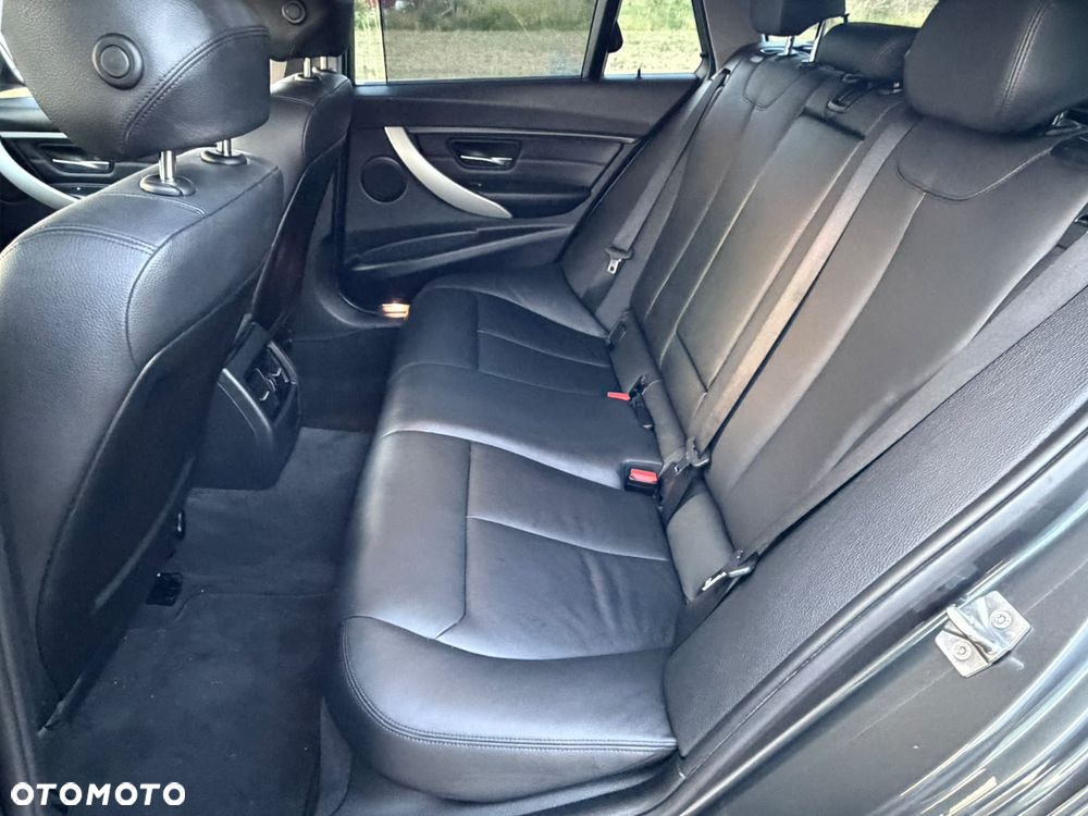 BMW Seria 3 320d Luxury Line - 38