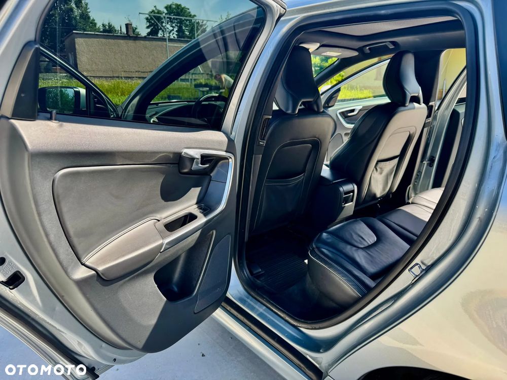 Volvo XC 60 D4 R-Design - 8