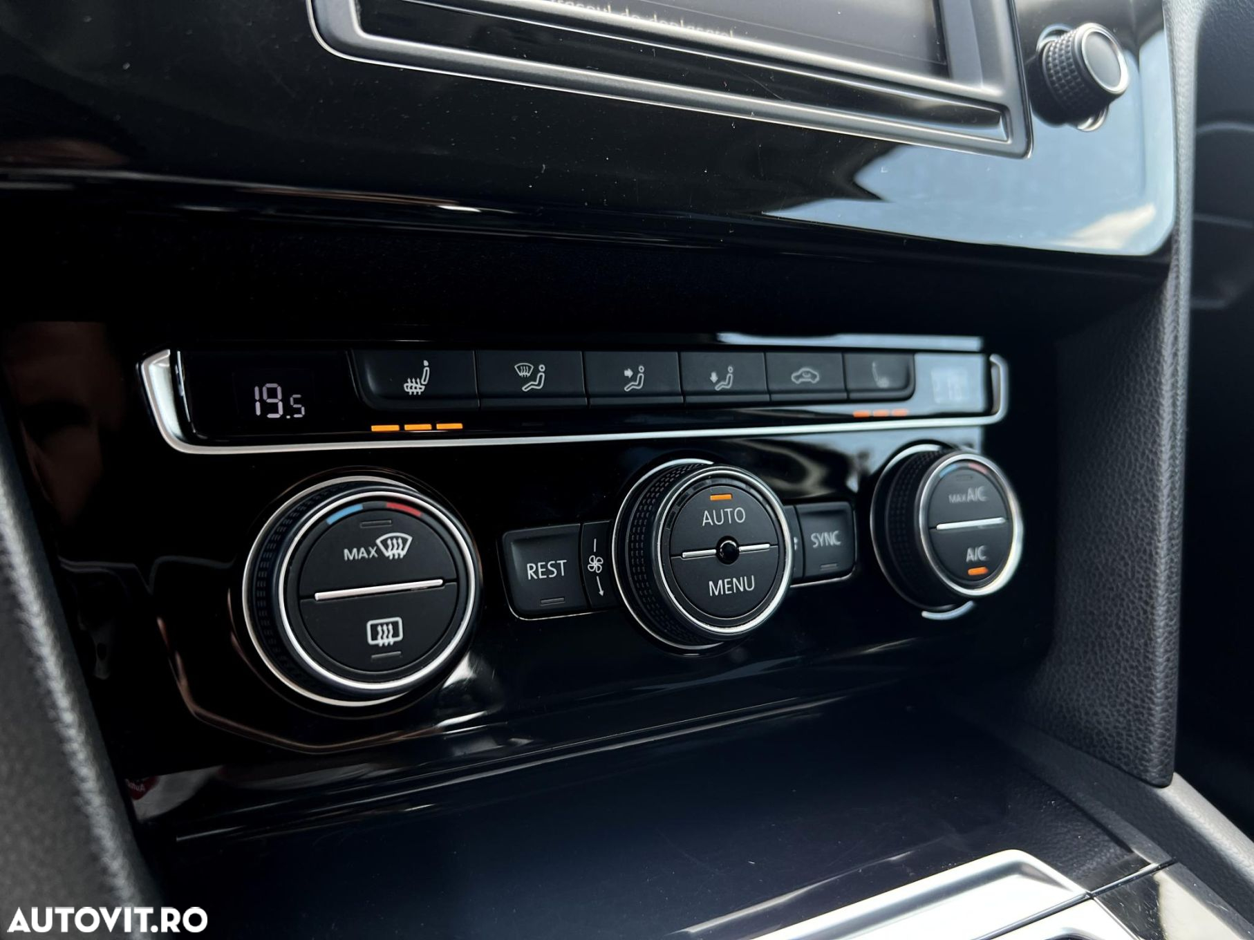 Volkswagen Passat - 14