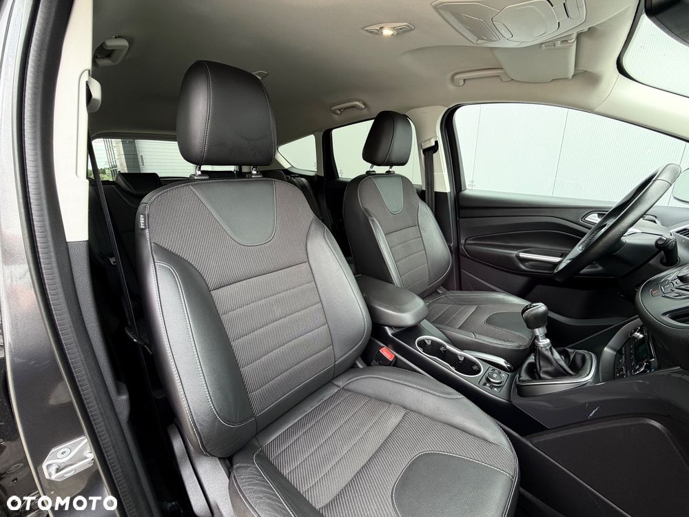 Ford Kuga 1.5 EcoBoost 2x4 Titanium - 32