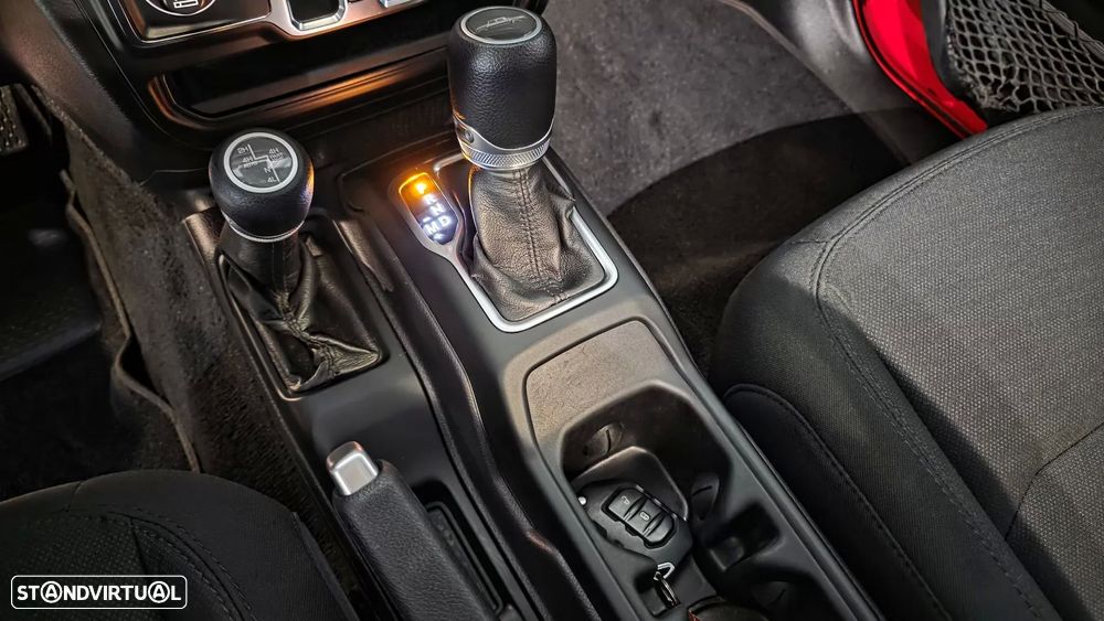 Jeep Gladiator 3.0 CRD Sport AT8 - 40