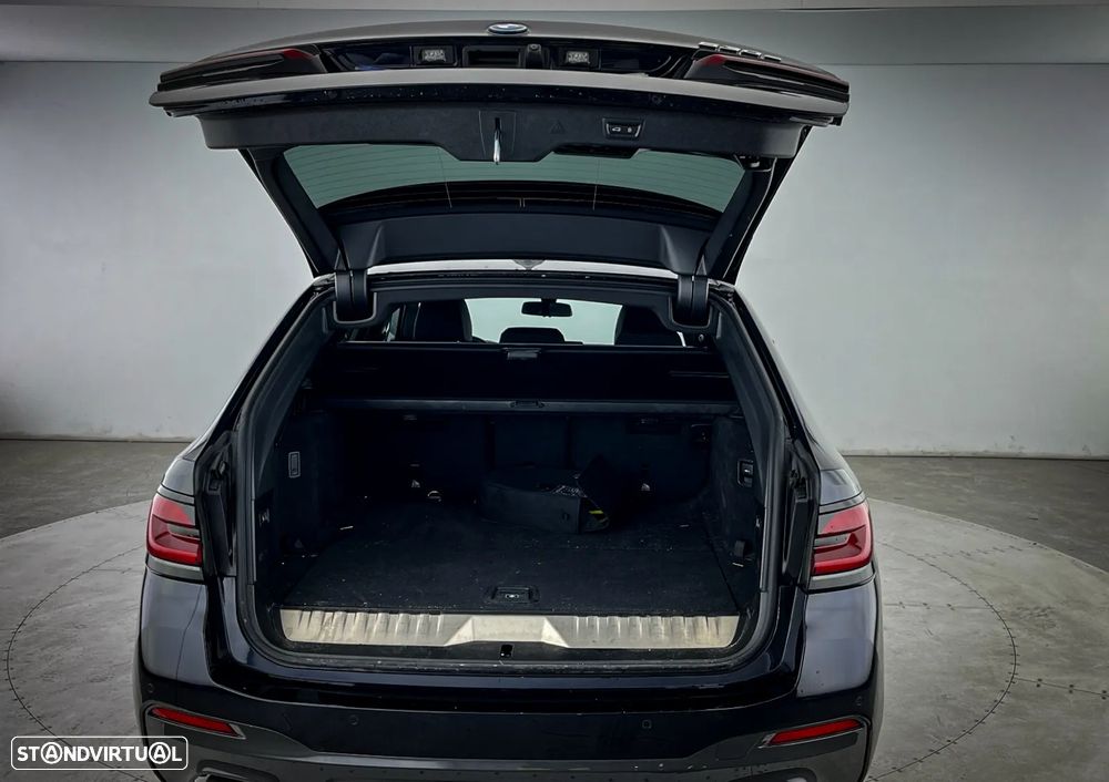 BMW 530 e Pack Desportivo M - 9