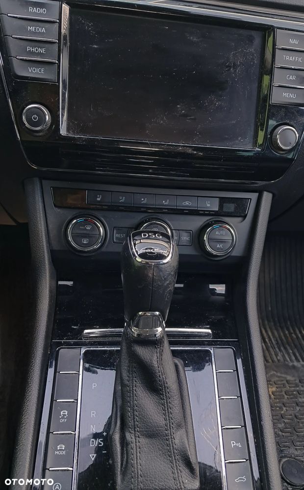 Skoda Superb 2.0 TDI L&K DSG - 10