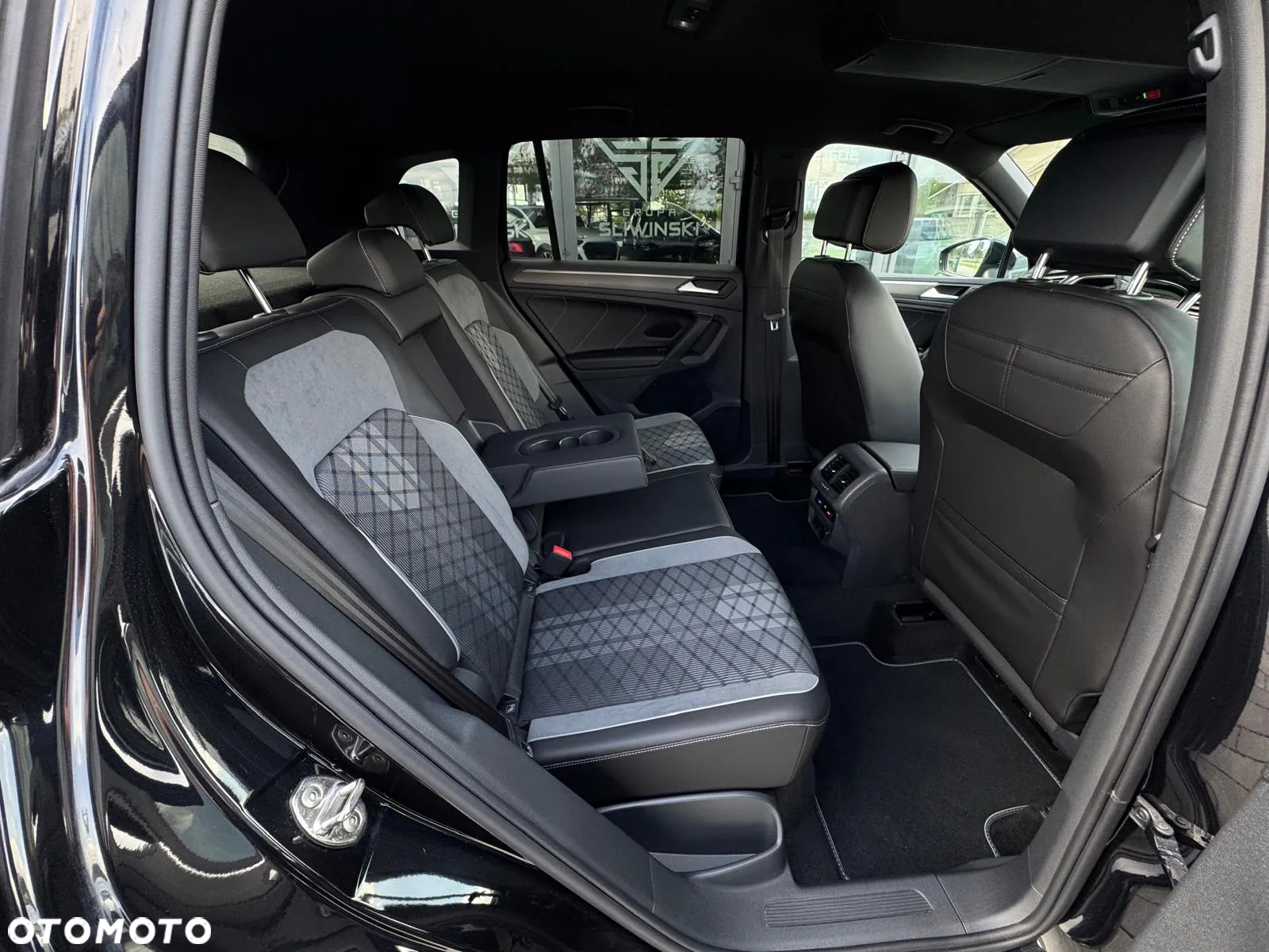 Volkswagen Tiguan 2.0 TDI SCR 4MOTION DSG R-Line - 25