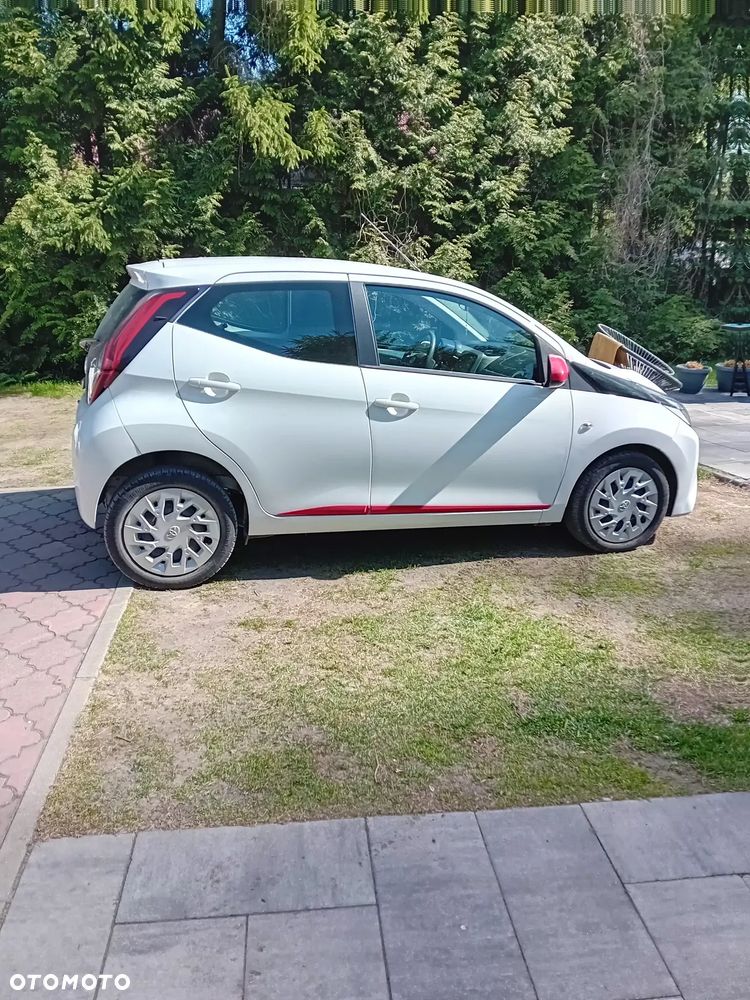 Toyota Aygo x-play - 3