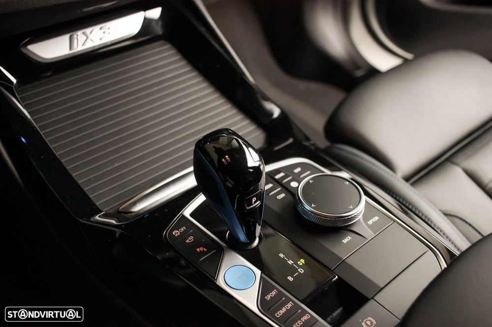 BMW iX3 M Sport Impressive - 17