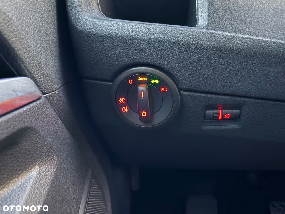 Volkswagen Caravelle - 25