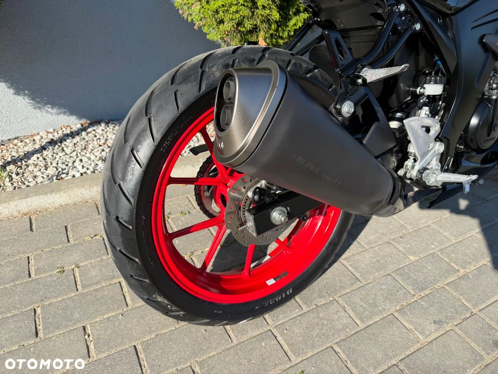 Suzuki GSX - 21