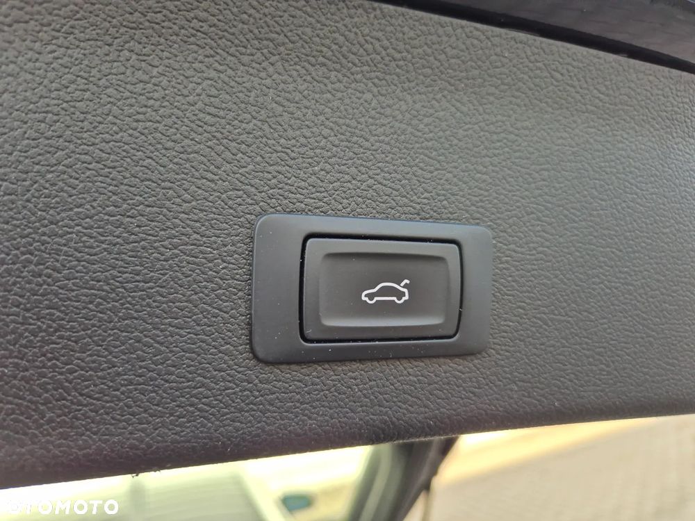 Audi A4 Avant 2.0 TDI DPF clean diesel S line Sportpaket - 10