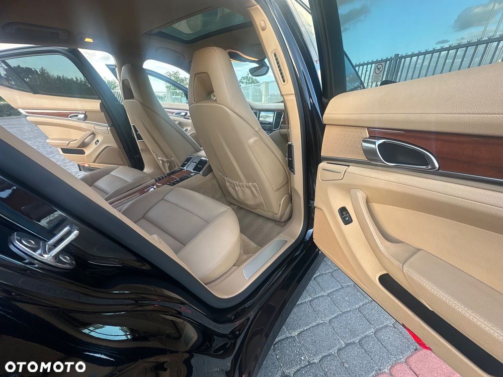 Porsche Panamera PDK Platinum Edition - 31