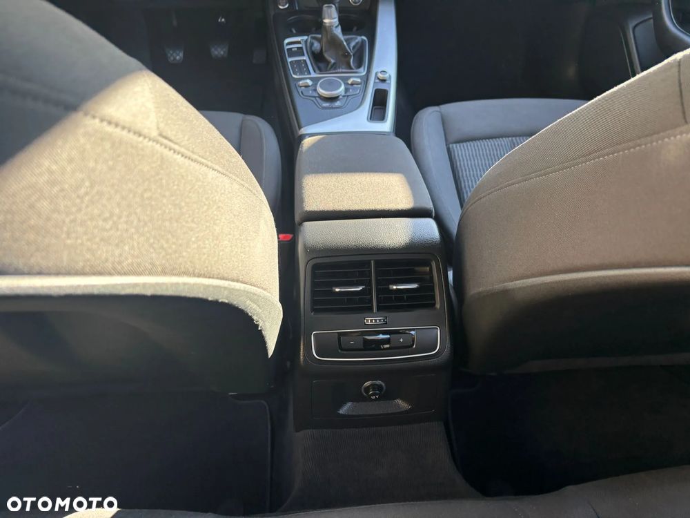Audi A4 Limousine 1.4 TFSI Design - 12