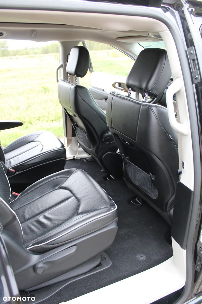 Chrysler Pacifica - 24