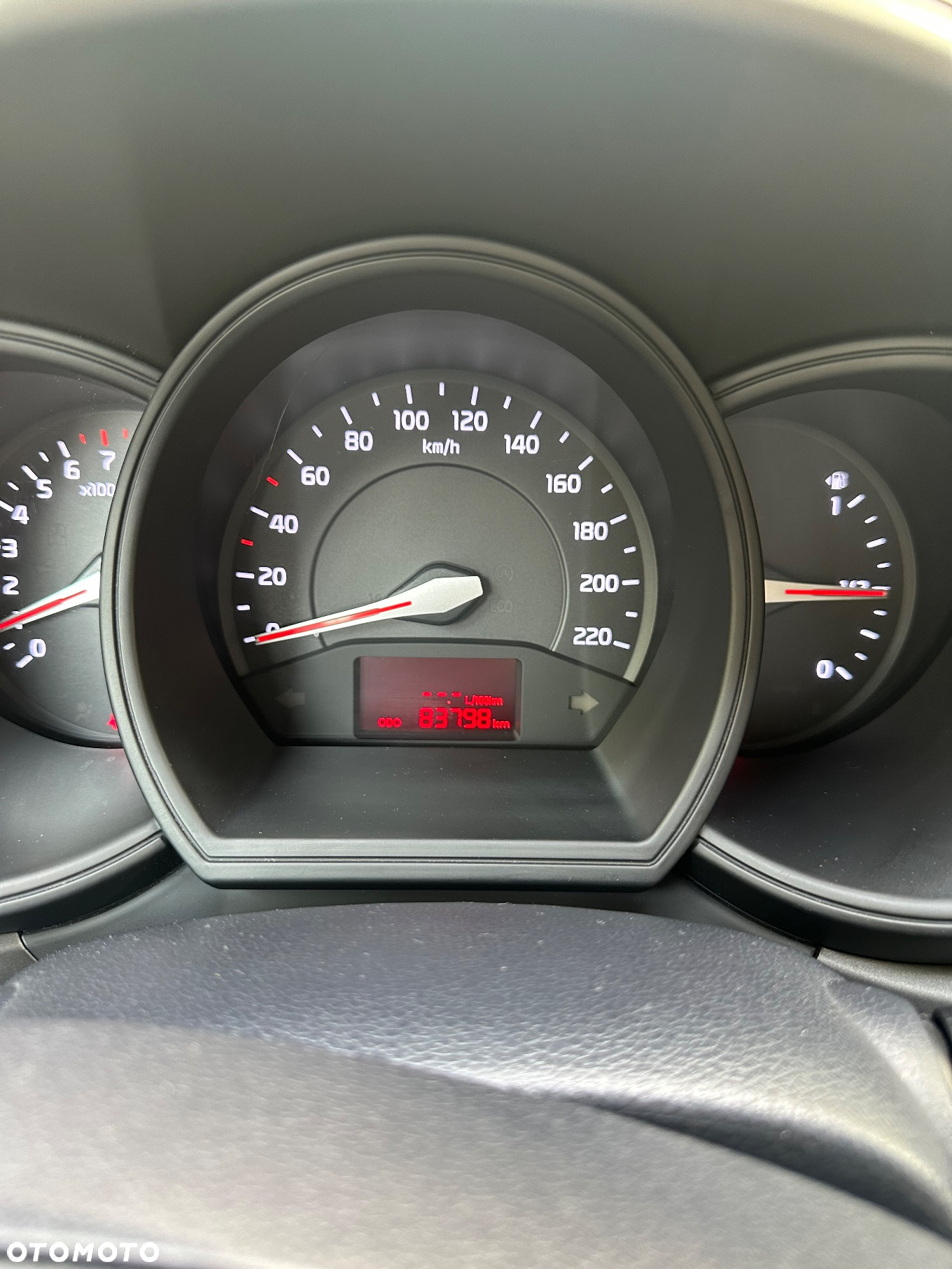Kia Rio 1.2 L - 5