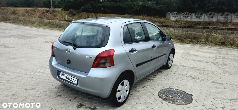 Toyota Yaris 1.0 Terra EU5 - 8