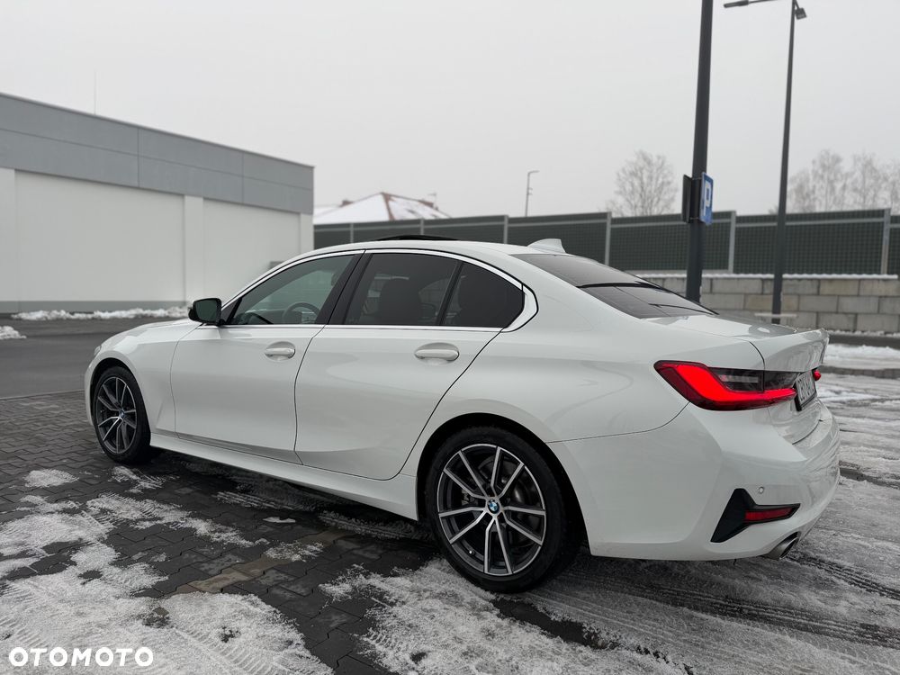 BMW Seria 3 330i Sport Line - 3