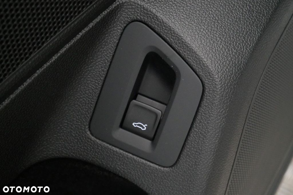 Volkswagen Passat 2.0 TSI Business DSG - 17