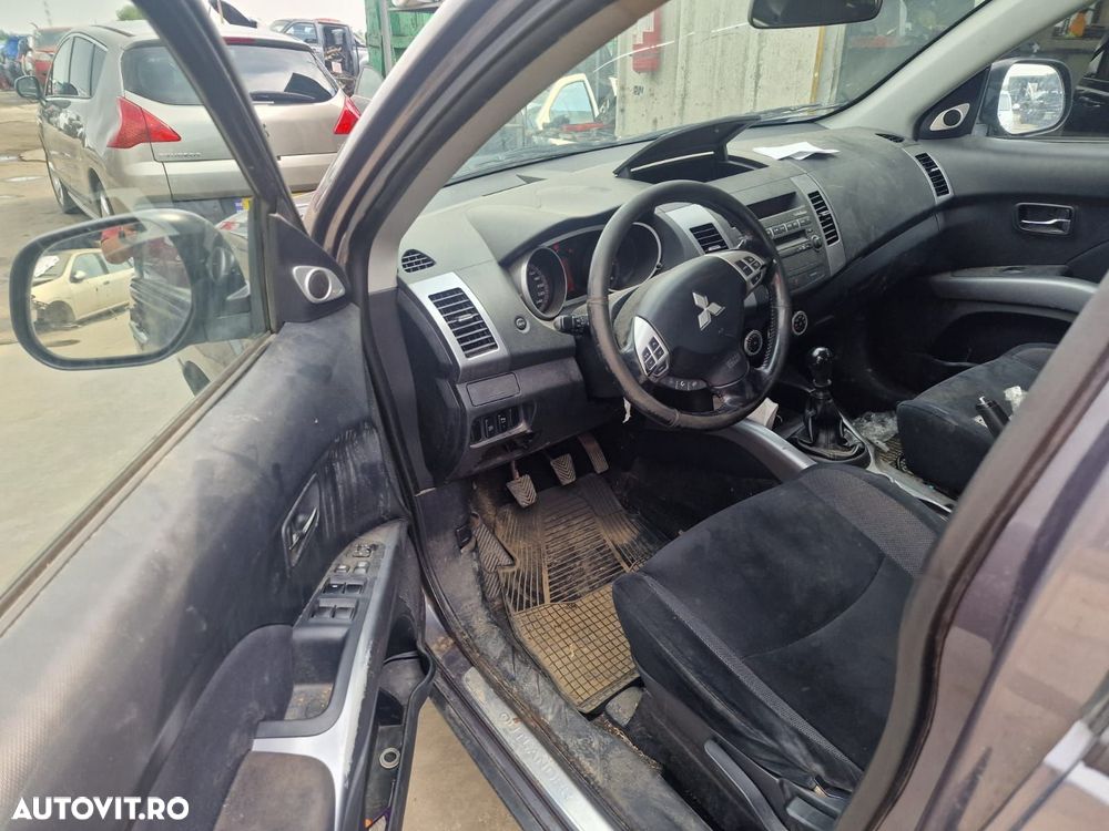 Dezmembram Mitsubishi Outlander 2008 2.2hdi 4HN Manual 4x4 - 7