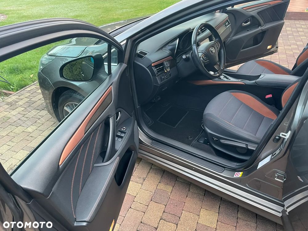 Toyota Avensis 1.8 Premium MS - 14