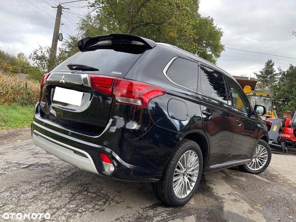 Mitsubishi Outlander 2.4 4WD Diamant+ - 4