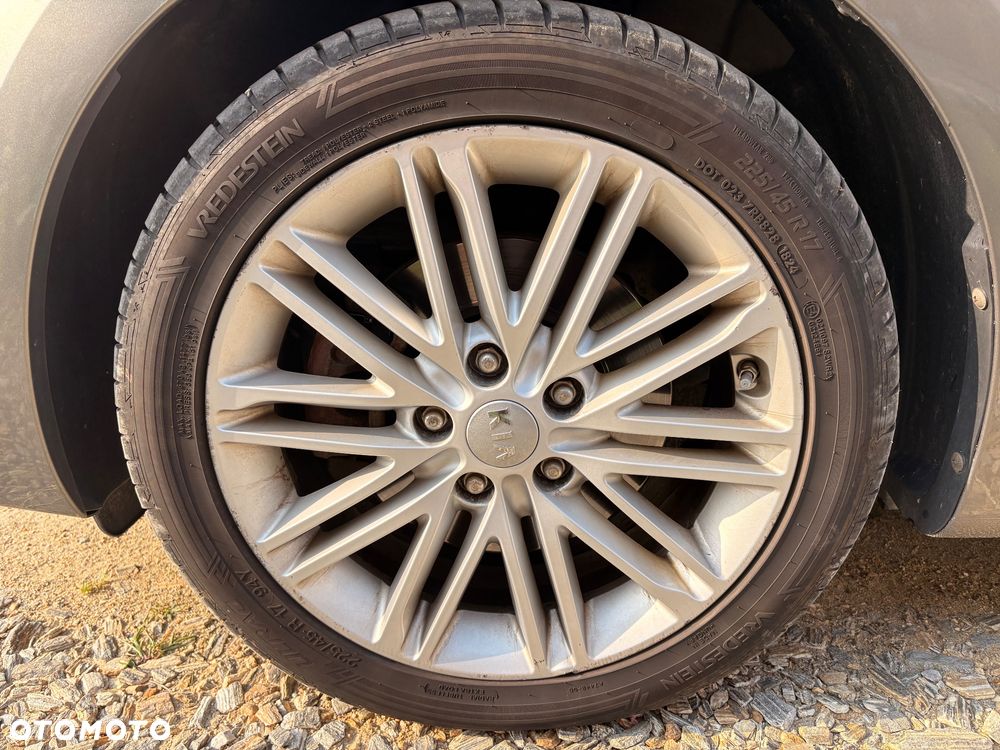 Kia Carens 1.7 CRDi XL 7os - 6