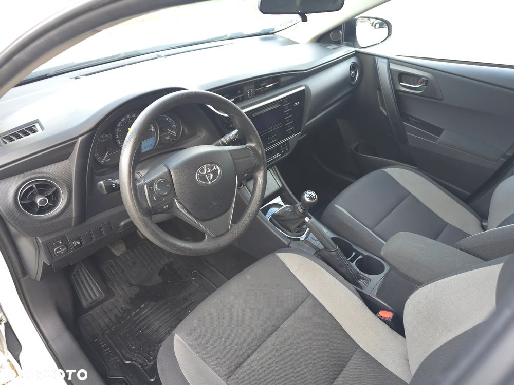 Toyota Auris 1.6 Premium - 21